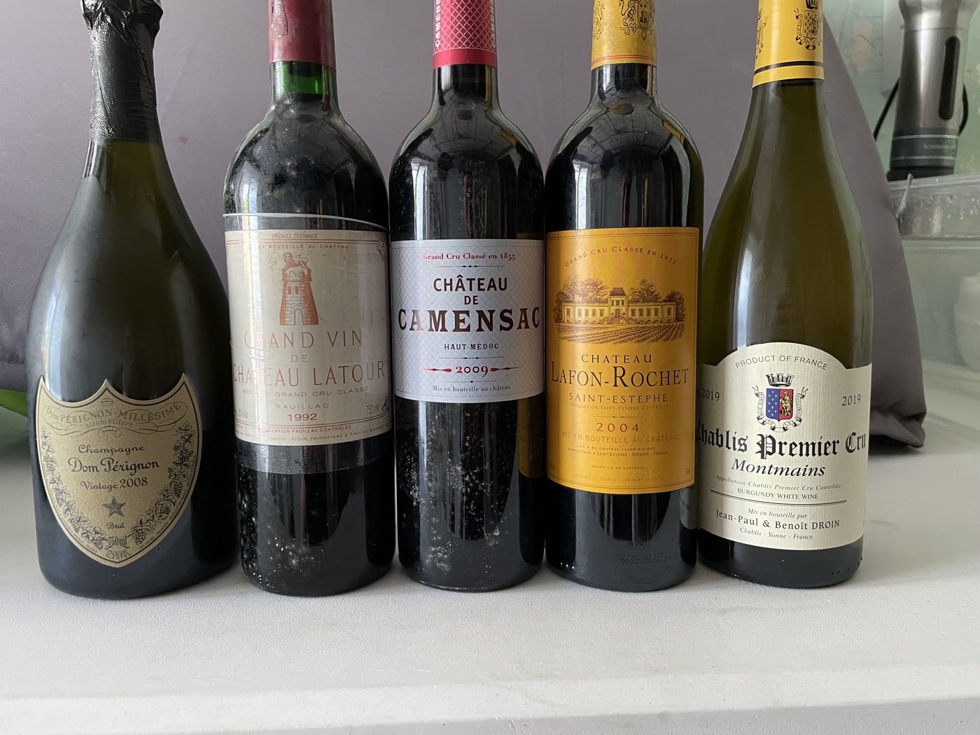 Grands vins alignés pour une dégustation Prestige